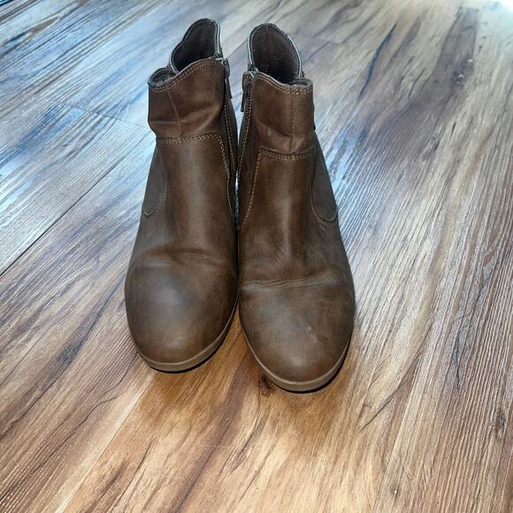 Brown Faux Leather Faded Glory Booties Size 6 - Picture 3 of 11